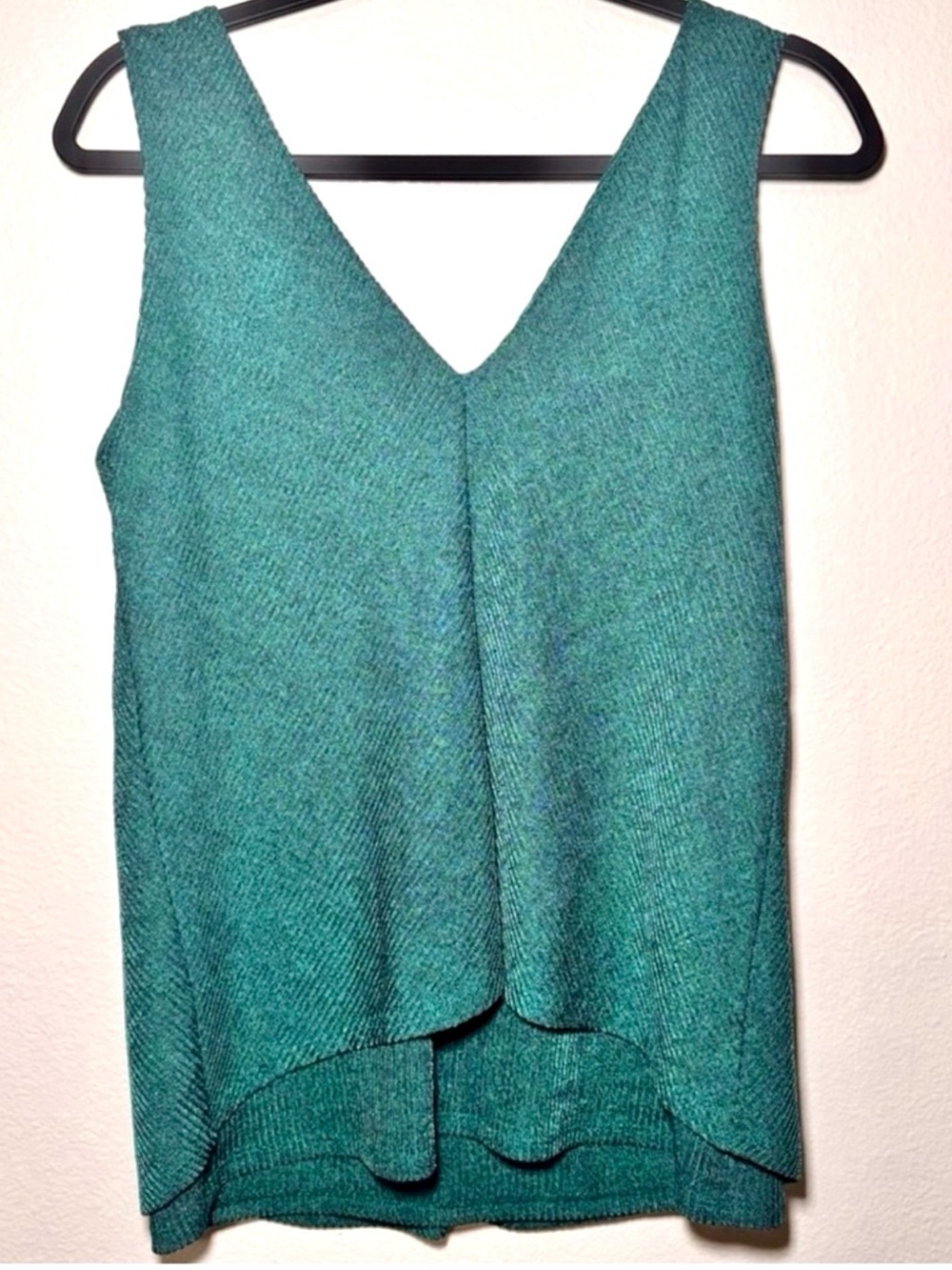 White House Black Market Green Textured V-Neck Sleeveless Tank Top Size Medium